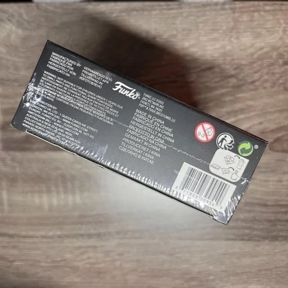 Funko POP! Pins: #SE Star Wars: The Mandalorian - Mando Holding Grogu - Picture 6 of 6